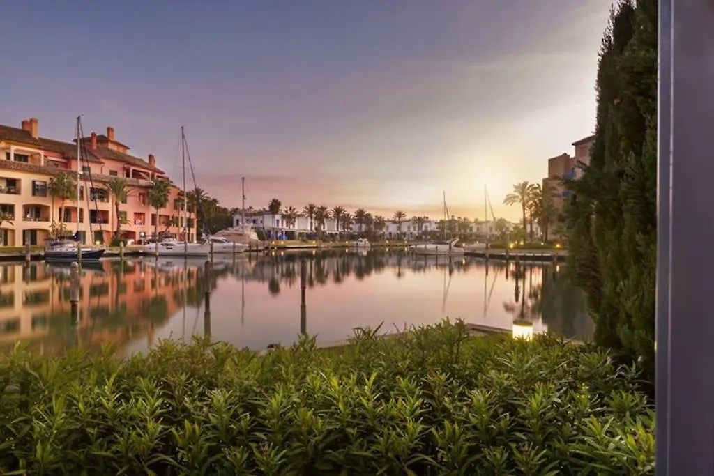 Beautiful Penthouse Overlooking Marina Channels Sotogrande Apartment