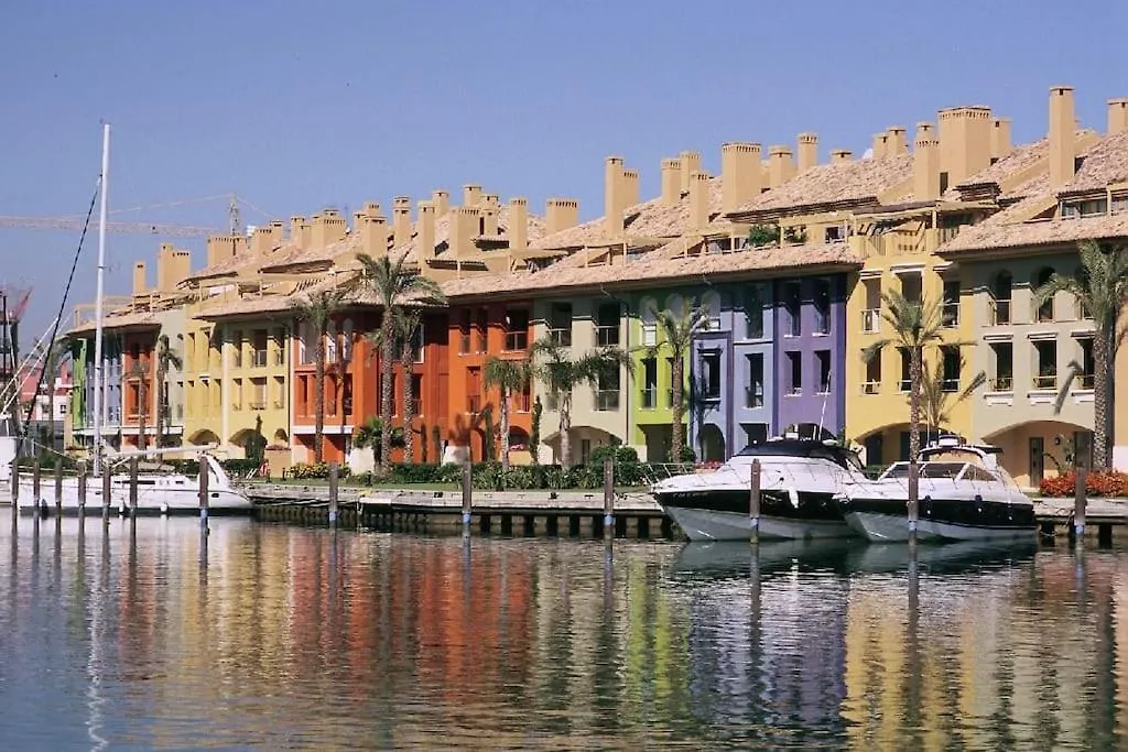 Beautiful Penthouse Overlooking Marina Channels Sotogrande Apartment